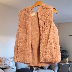 2 vests! Super warm and soft one is black other is rose